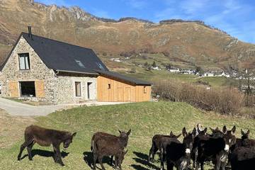 Location de vacances pour 10 personnes, avec terrasse ainsi que jardin et jacuzzi à Lescun