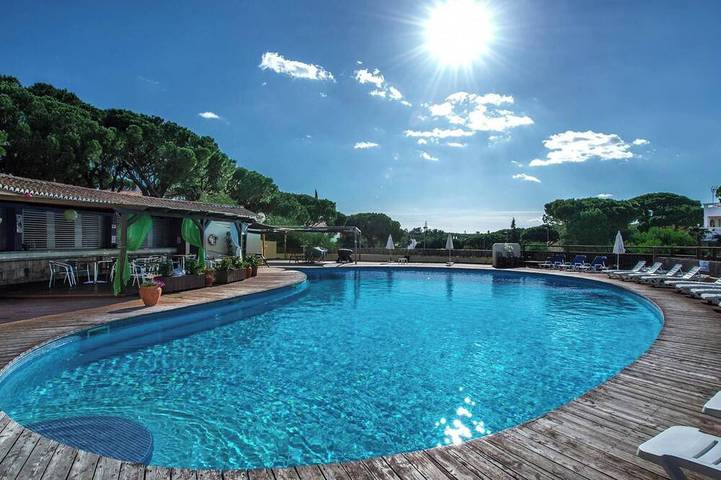 Holiday rental for 9 people, with balcony and pool as well as garden, with pets in Vale do Lobo