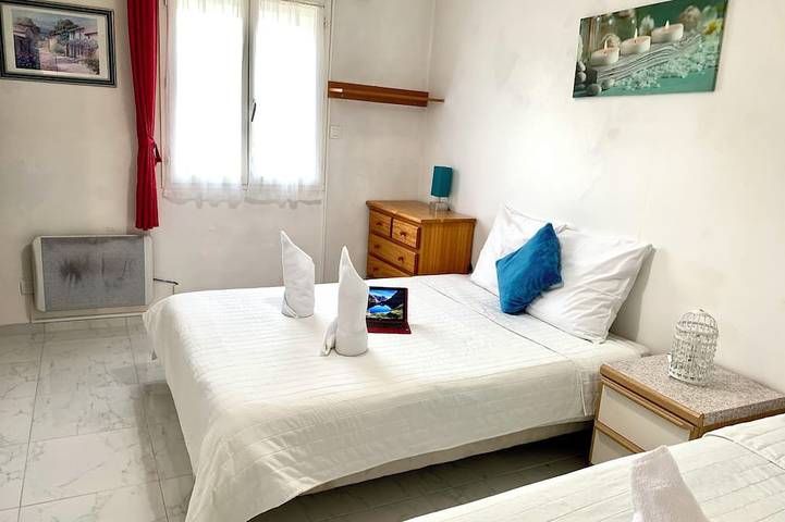 Location de vacances pour 6 personnes, avec jacuzzi et jardin ainsi que piscine et sauna à Pontault-Combault - 4