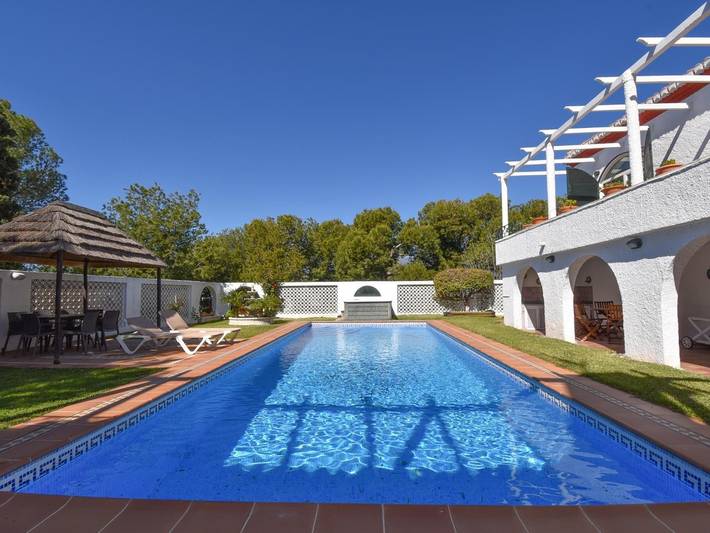 Belle et spacieuse villa avec piscine privée in Los Pinos (Almuñecar), Almuñecar