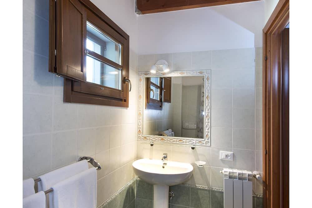 The Borgo di Tresana Ambra, free Wi-Fi, private garden in Tresana, Val di Magra