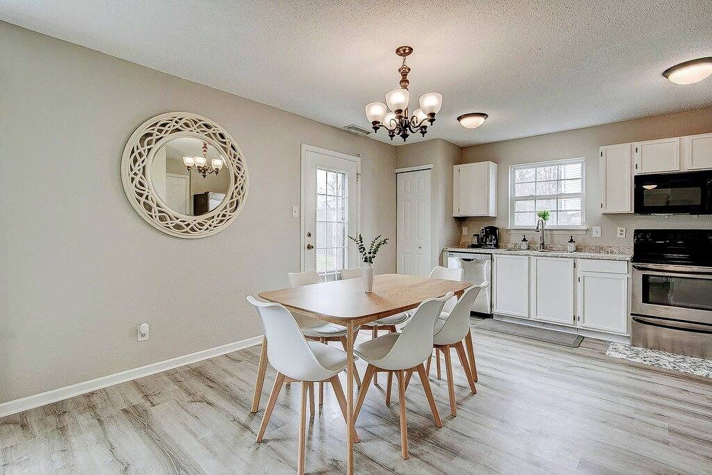 5 Mins to Ruoff! Dog Friendly! Large back yard! in Noblesville, Hamilton County