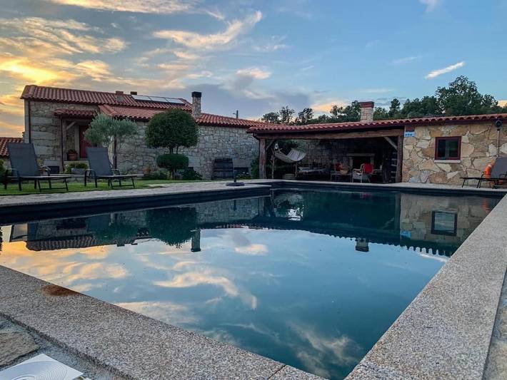 Maison de campagne pour 2 personnes, avec Terrasse ainsi que Jardin et Piscine dans Sabugal