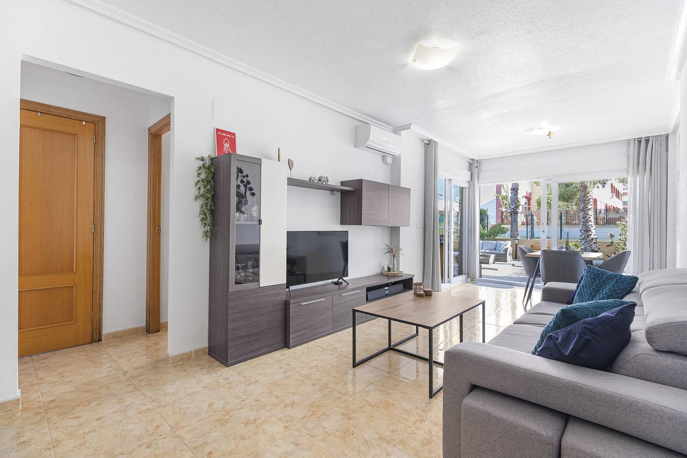 Apartamento entero, Apartamento 'Kolibri' con piscina compartida, Wi-Fi y aire acondicionado in Las Calas, Torrevieja