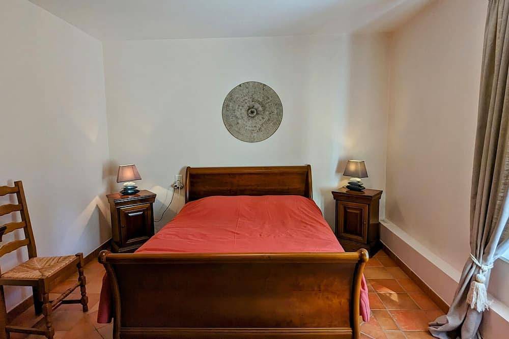 Peaceful Forest House with Pool and Pets Allowed in Gray, Haute-Saône