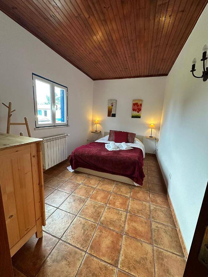 Gîte pour 4 personnes, avec jardin et bassin pour enfant ainsi que vue et piscine dans Santo Estevão - 4