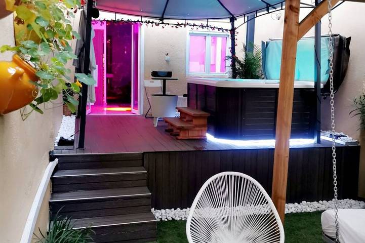 Location de vacances pour 2 personnes, avec jacuzzi et jardin à Villeurbanne