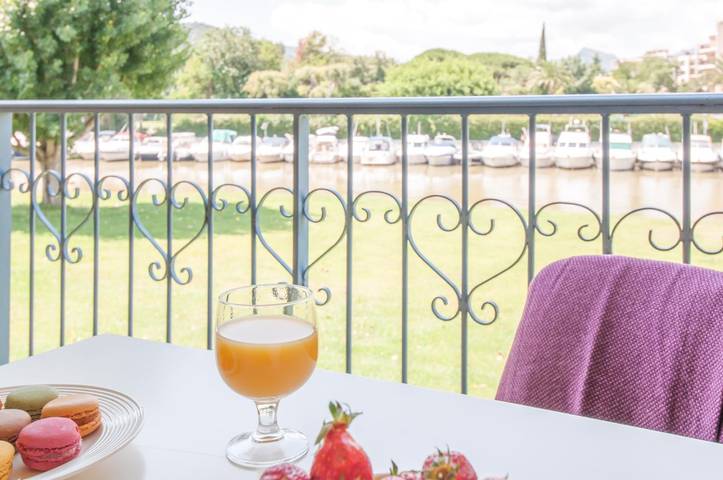 Gîte pour 6 personnes, avec piscine et bassin pour enfant, animaux acceptés dans Port de Cannes Marina