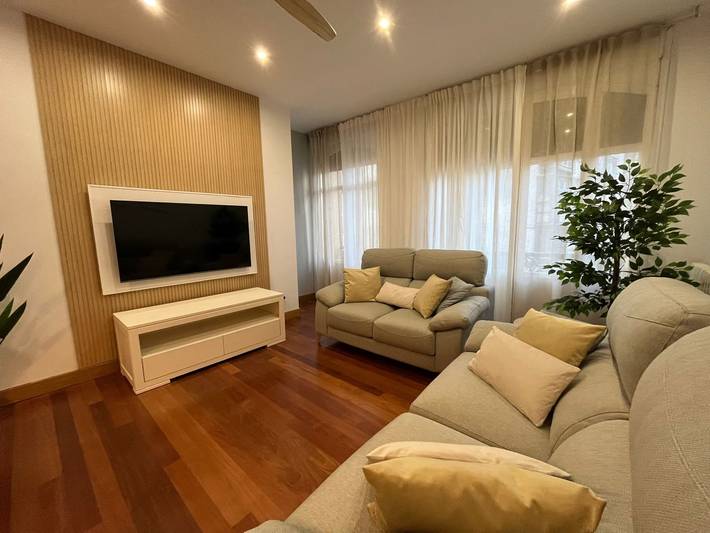 Entire holiday apartment, Old Town Core next to Plaza Nueva in Ibaiondo, Bilbao