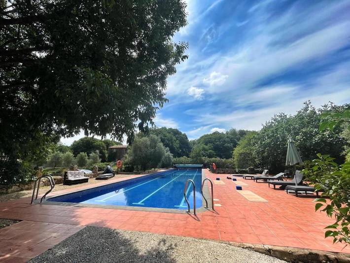 Hotel para 4 personas, con Balcón y Terraza además de Jardín y Piscina para niños en Seriñá