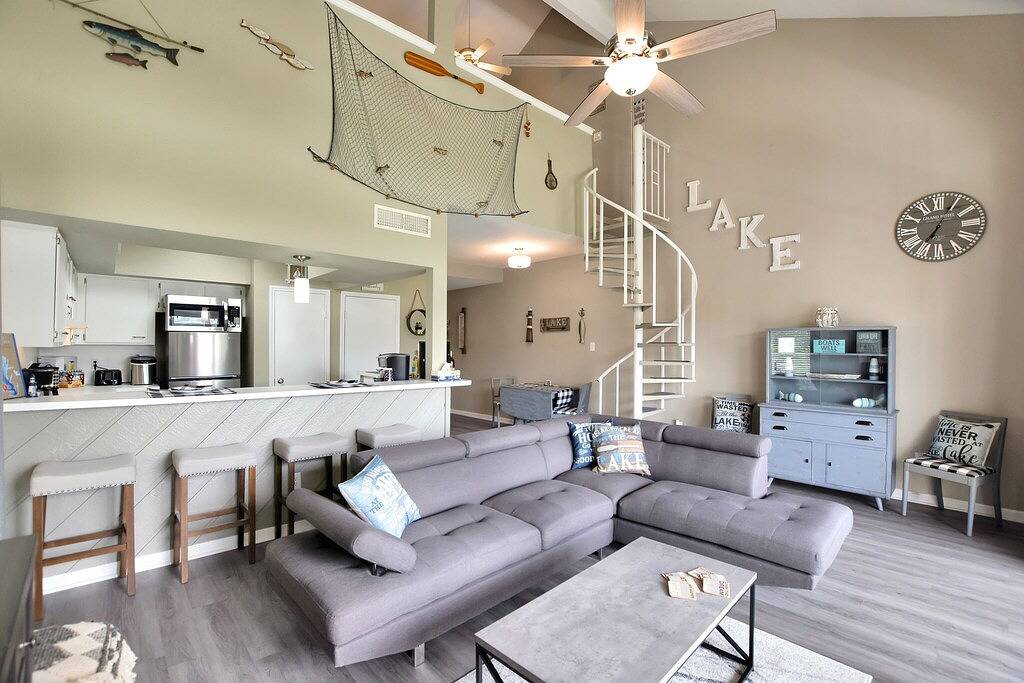 Ganze Wohnung, Waterfront Condo in upscale neighborhood of April Sound “Our Happy Place” in Lake Conroe