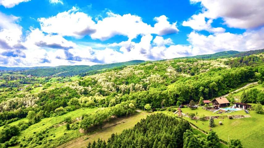 Privates Holzferienhaus mit Sauna und Whirlpool nahe Zagreb in Zagreb und Umgebung