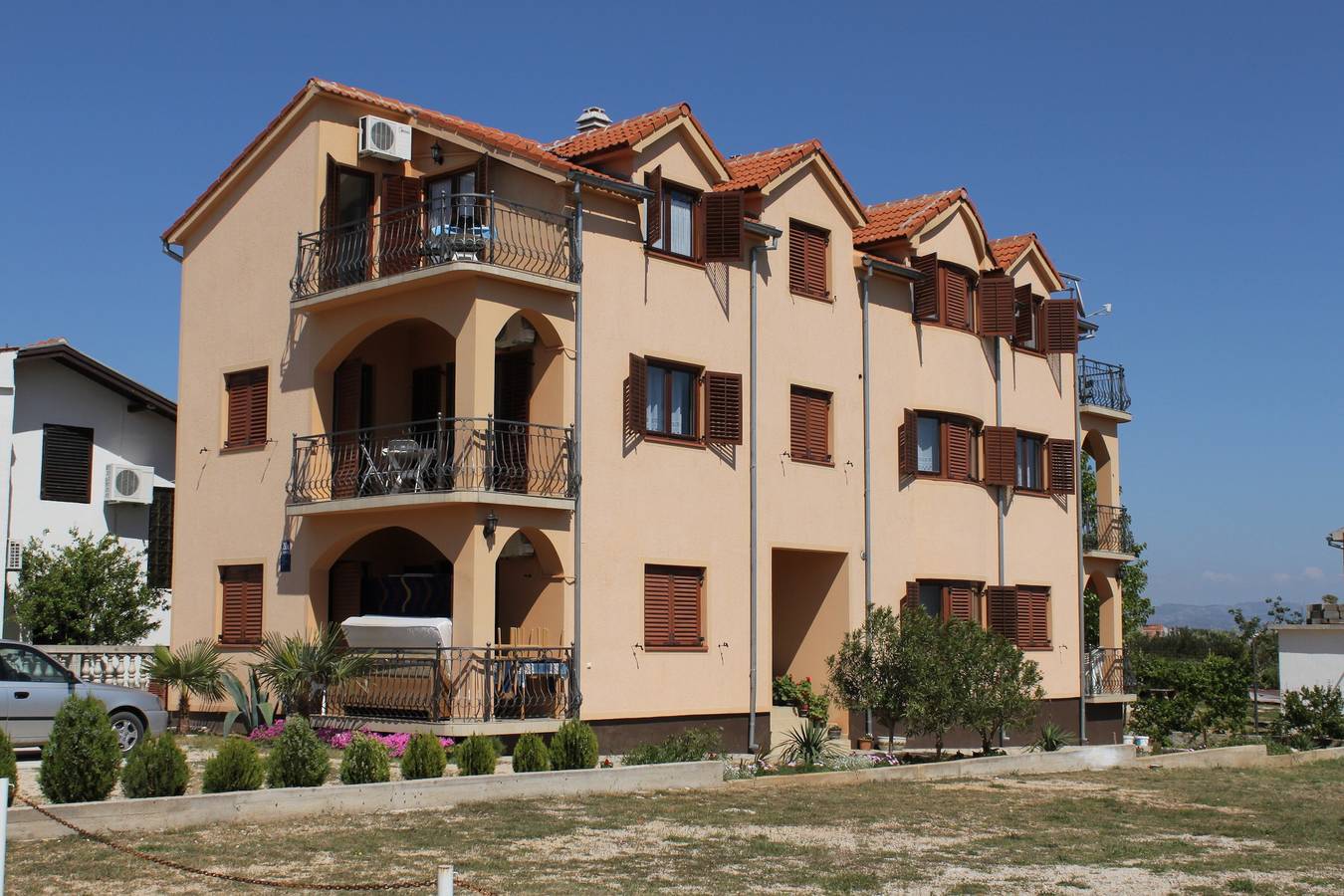 Ganze Wohnung, 2-Zimmer-Ferienwohnung mit Terrasse und Meerblick Tribunj, Vodice A-6223-b in Tribunj, Šibenik-Knin