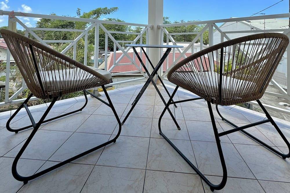 Entire apartment, Pomme Cannelle, un paisible T2Bis idéalement situé à 100 mètres de la plage 🌴 in Le Diamant, Martinique