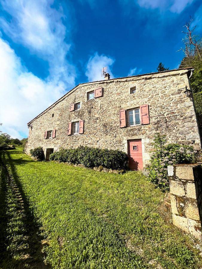 Gîte Chez la Marie, maison de caractère et de quiétude in Pélussin, Parc Naturel Régional du Pilat