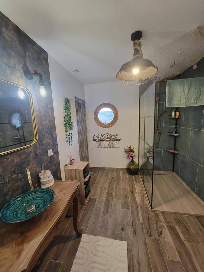 Location de vacances pour 3 personnes, avec jardin, animaux acceptés à Belvézet