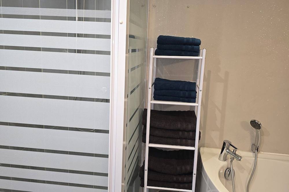 La Maison de Village au Cœur du Centre Ville Proche des Commerces et Restaurants in Pierrelatte, Nyons region