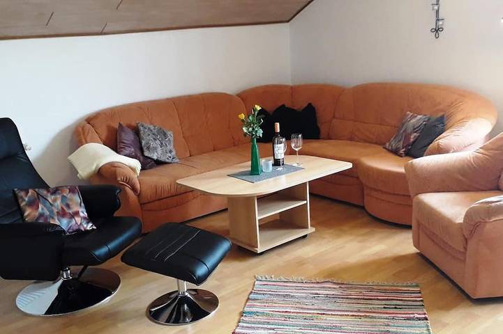 Ganze Wohnung, 100 qm Ferienwohnung Zirbe mit zwei Schlafzimmern und kostenfreiem WLAN in Lohberg, Ostbayern