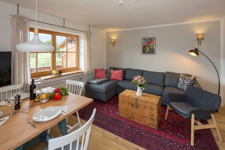 Ferienwohnung für 4 Personen, mit Balkon und Ausblick in Krün