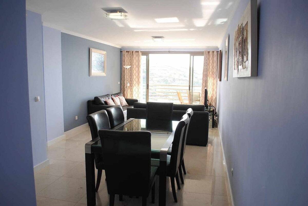 Ganze Wohnung, Ferienwohnung für 4 Personen mit Balkon in Calheta, Madeira