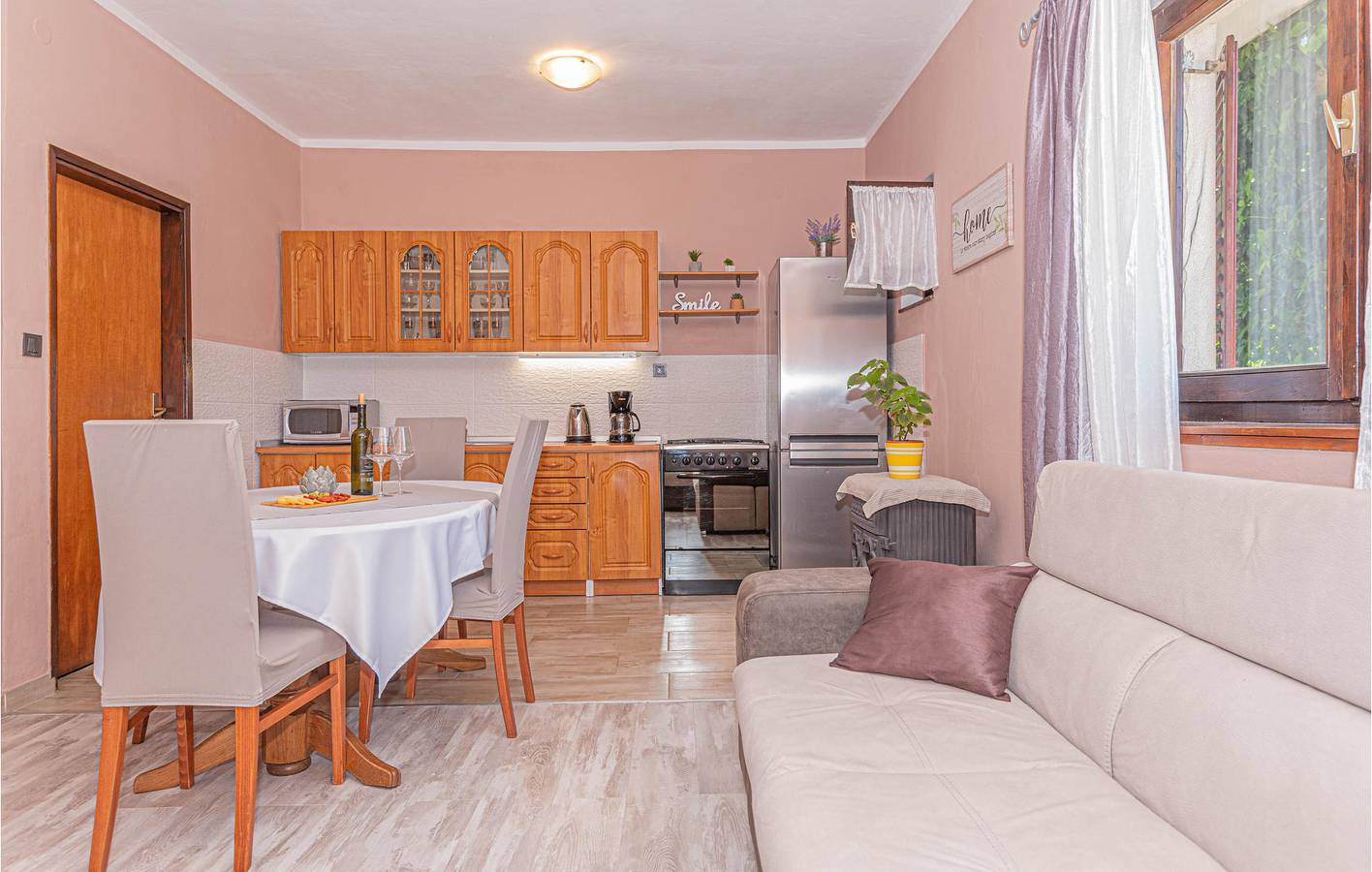 Ganze Ferienwohnung, Ferienwohnung für 6 Personen mit Terrasse in Raslina, Šibenik-Knin