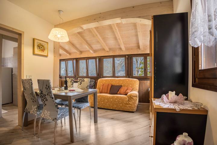 Ferienhaus für 4 Personen, mit Garten und Seeblick in Ledro