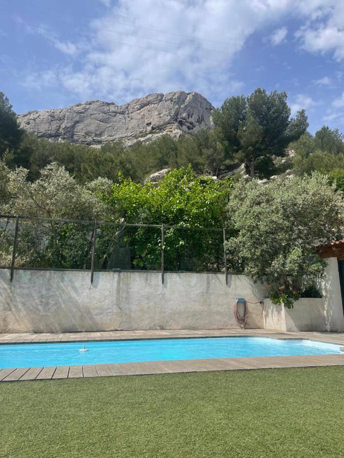 En Plein cœur des calanques à 800 m de la mer hébergement avec Piscine Exclusive in Le Rove, Côte méditerranéenne (France)