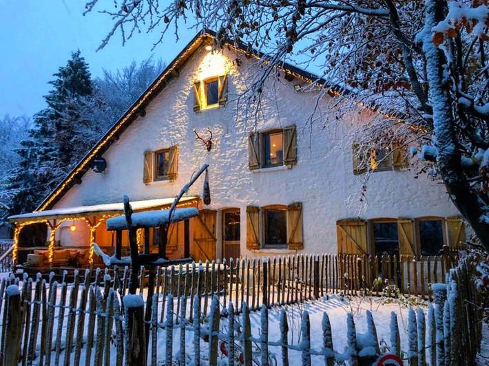 Gîte pour 9 personnes, avec jacuzzi et piscine ainsi que jardin et sauna, adapté aux familles dans Tailles - 2