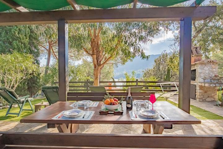 Casa vacanza per 4 persone, con Terrazza e Giardino a Naregno