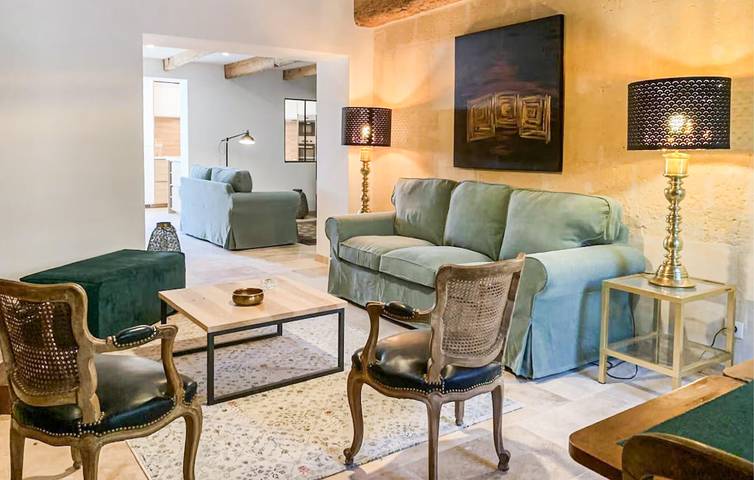 Location de vacances pour 6 personnes, avec terrasse et piscine, animaux acceptés à Fontvieille - 4