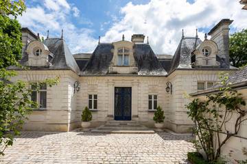 Location de vacances pour 13 personnes, avec terrasse et jardin, animaux acceptés dans Chateau De Loches Chateau De La Loire