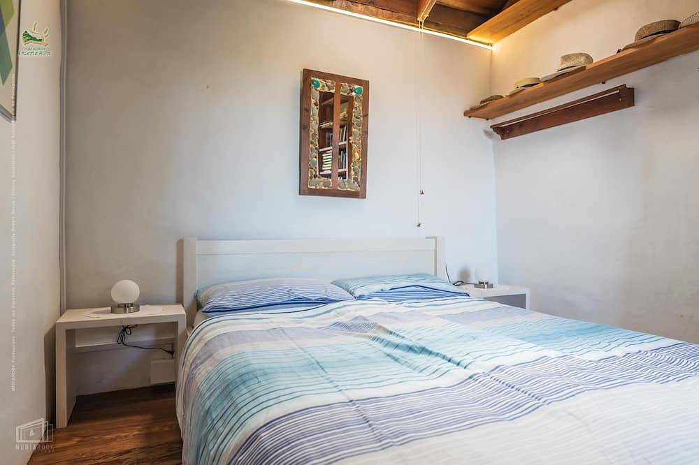 Una verdadera casa canaria creada en el duramen del pino canario in El Pueblo, Puntagorda