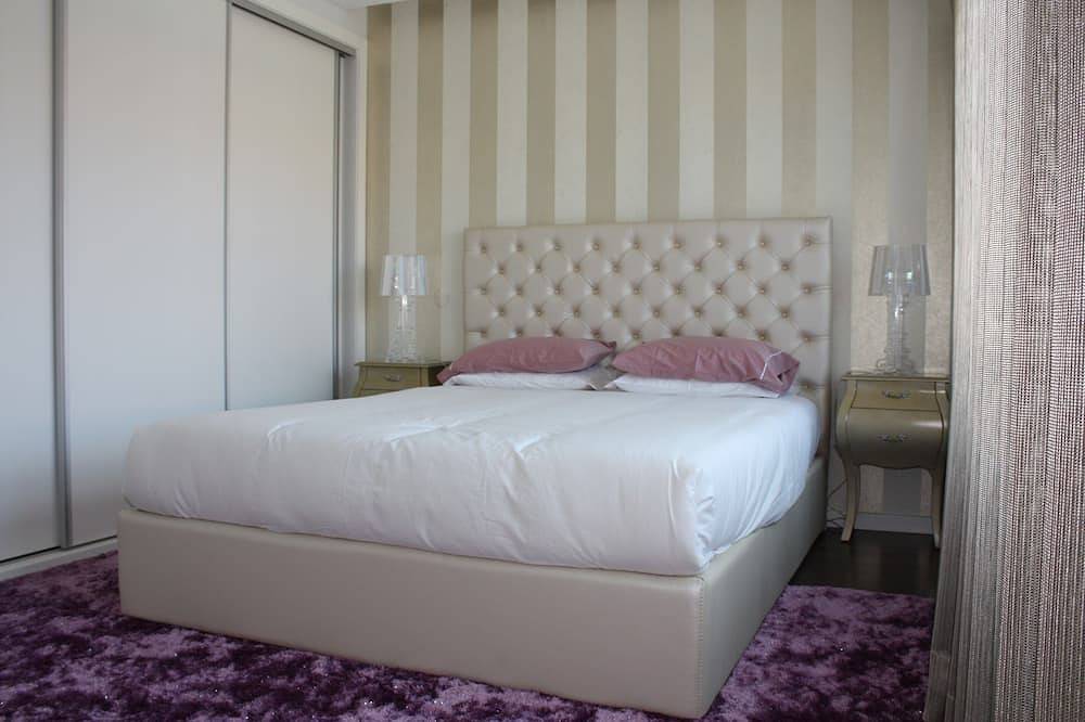 Luxury house, 7min walk to the beach, with private pool, jacuzzi and games room in Praia dos Pescadores (Ericeira), Ericeira