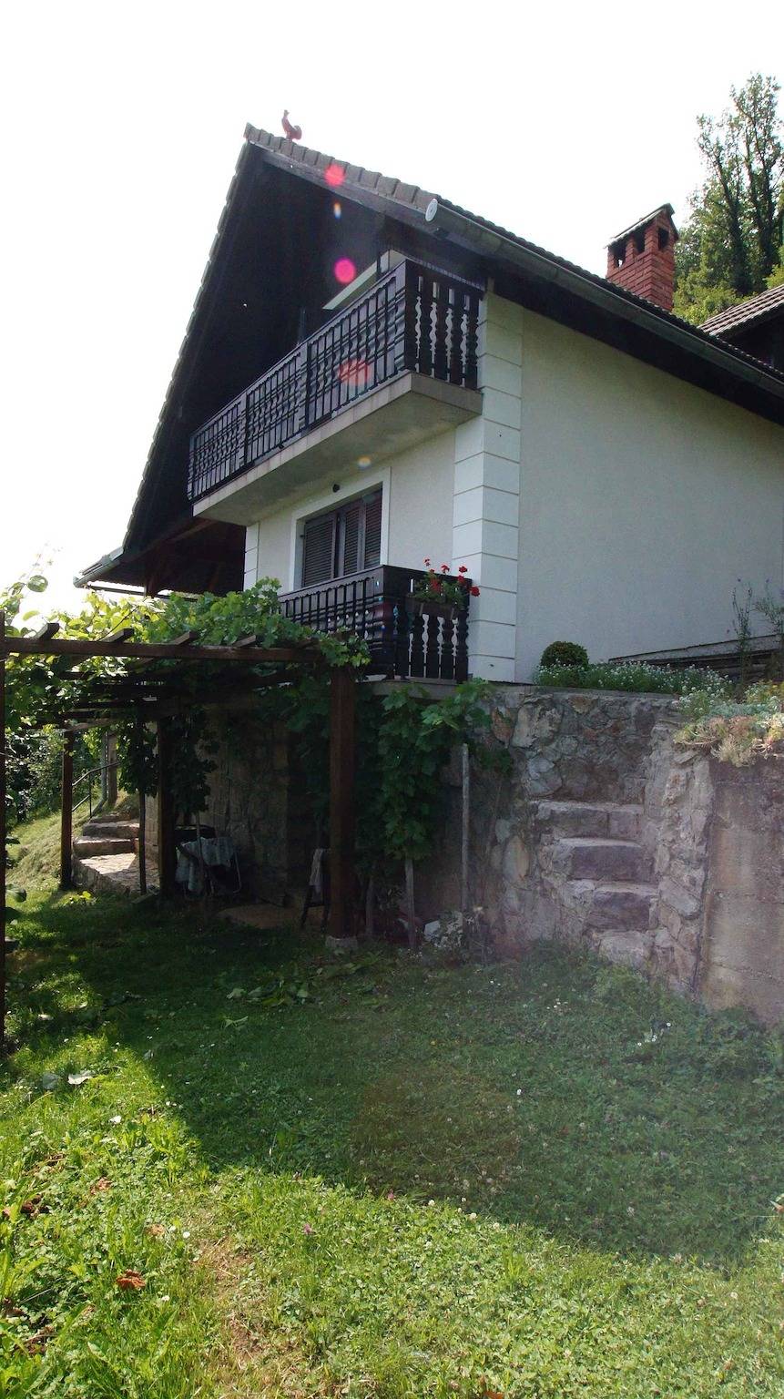 Ferienhaus mit Blakon und Garten in Slowenien