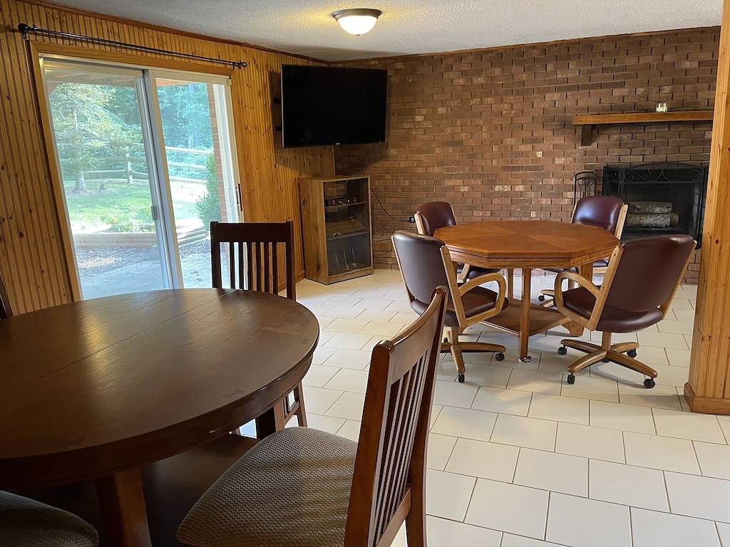 Lake house with private pool. in Northlakes, Caldwell County