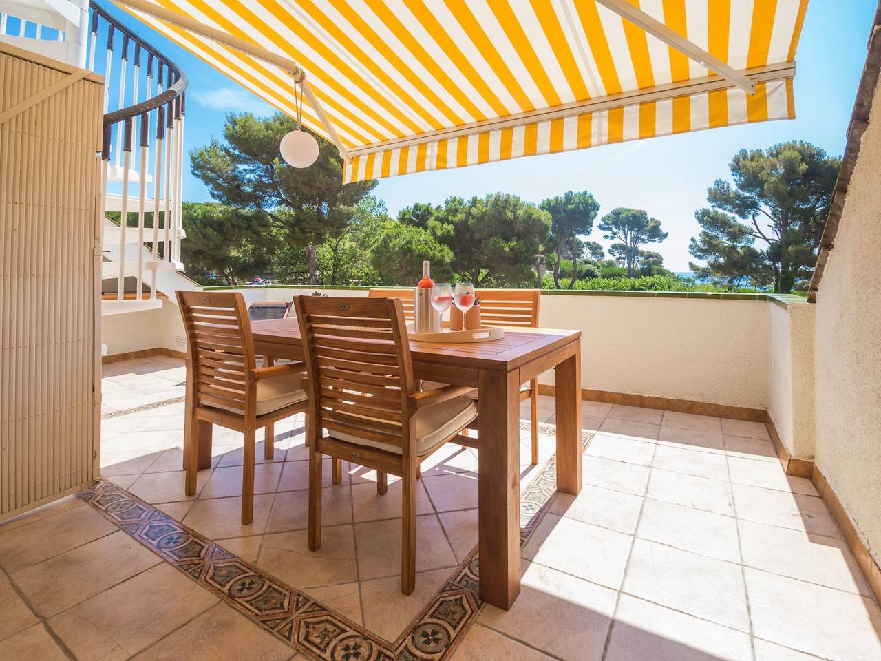 Ganze Ferienwohnung, Apto Cala Cristus mit Meerblick nur 2 Gehminuten vom Strand entfernt in Cala dels Esculls (Calonge), Calonge