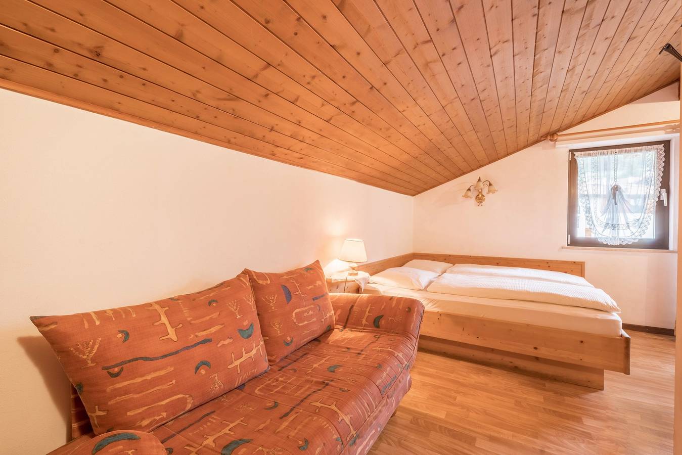 Ganze Wohnung, Ferienwohnung "Residenz Kronstein - 7" mit Balkon, Gemeinschaftsgarten und Blick auf die Berge in Tisens, Nonsberggruppe