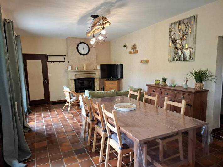 Location de vacances pour 5 personnes, avec vue ainsi que jardin et terrasse à Saint-Paul-de-Salers - 4