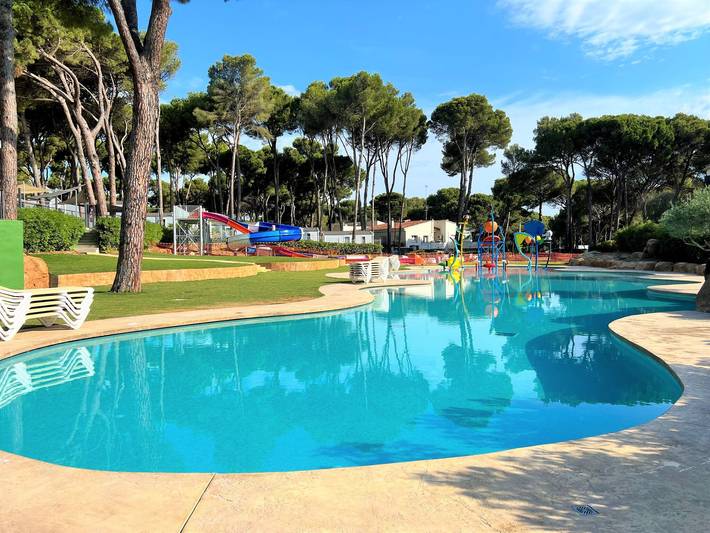 Bungalow für 5 Personen, mit Whirlpool und Terrasse sowie Pool in Pals