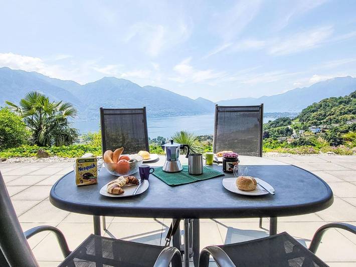 Ferienwohnung für 4 Personen, mit Terrasse und Seeblick in Gordola