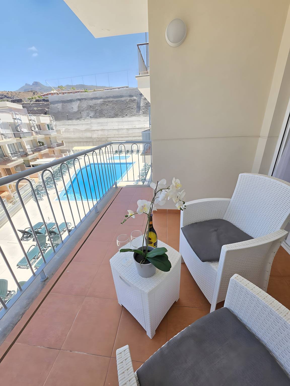 Apartamento entero, Apartamento vacacional 'Playa La Arena' con piscina comunitaria, balcón y Wi-Fi in Playa Neptuno (Santiago del Teide), Santiago del Teide