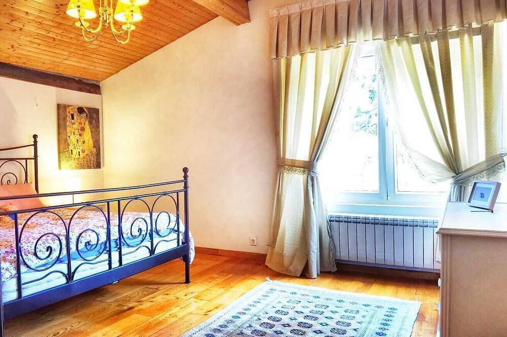 Rural Charm Near the Sea: Casa Íntegra in Ajo in Bareyo, Cantabrian Coast