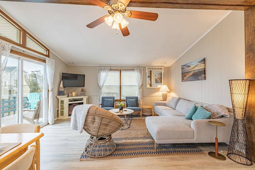 Mins to Beach, Hot Tub, Dog Friendly, Outdoor Projector, Bbq Grill in Nags Head, Dare County