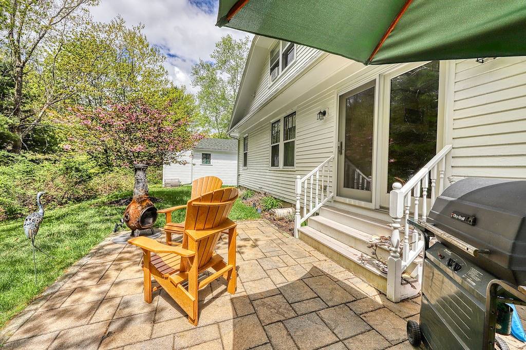 Geräumiges Haus mit voll ausgestatteter Küche, Holzofen, Veranda und Feuerstelle im Freien in Ogunquit, York County