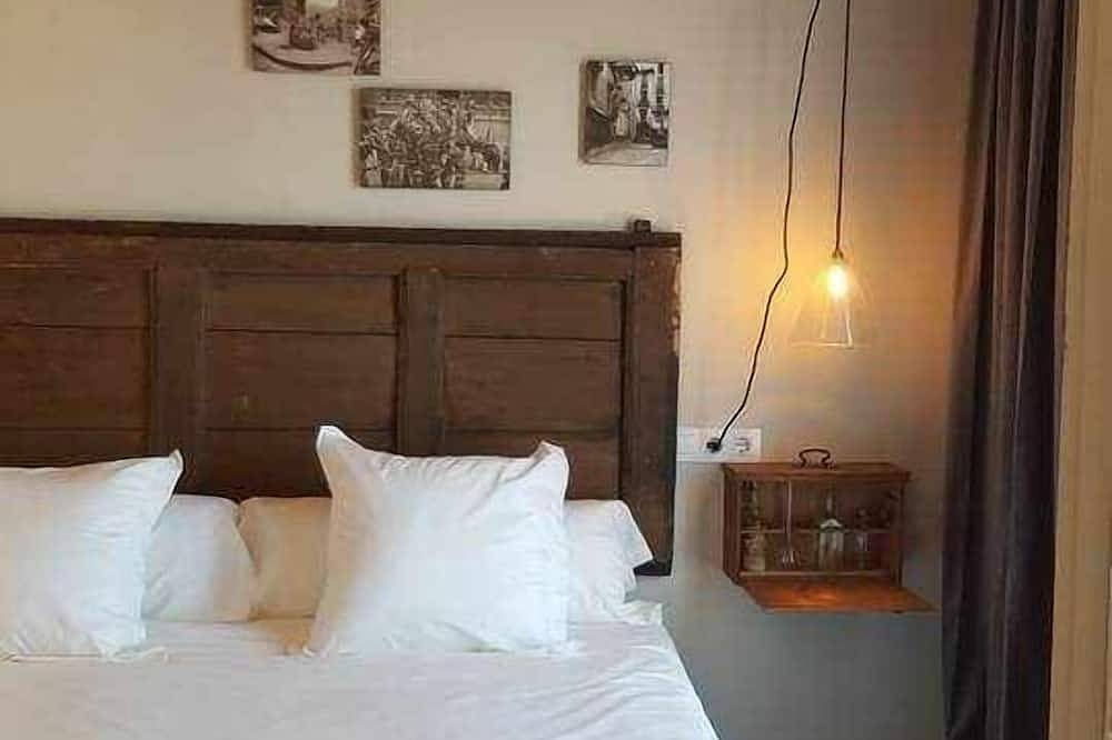 Apartamento entero, Terrissaire terraza y acceso a la piscina interior in Olot, Parc Natural de Zona Volcànica de la Garrotxa