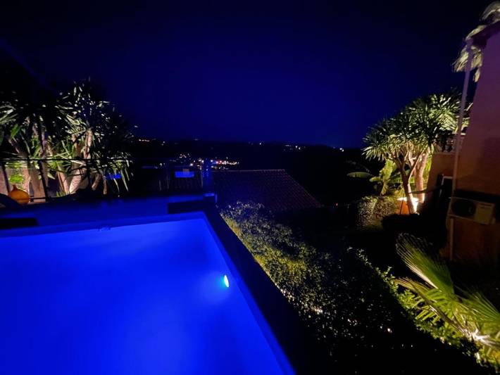 Location de vacances pour 4 personnes, avec vue et jardin ainsi que piscine et vue sur le lac, adapté aux familles à Le Tignet - 2