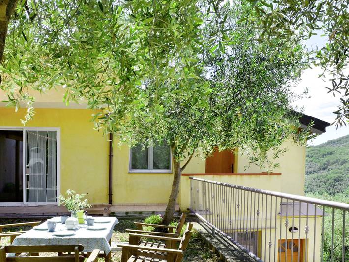 Ferienwohnung für 6 Personen, mit Ausblick und Garten sowie Terrasse, mit Haustier in Prelà