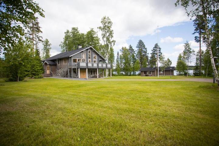 Ferienhaus für 24 Personen, mit Balkon und Terrasse sowie Garten und Sauna