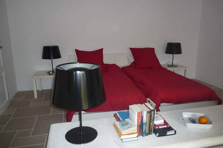 Entire apartment, Spacious Studio (56m2) with all living functions in Montbrun-les-Bains, Nyons region