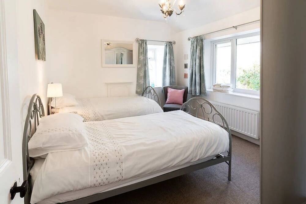 5 Star Cottages (Sleeps 16), Amazing Sea & Mountain Views in Borth-y-Gest, Snowdonia